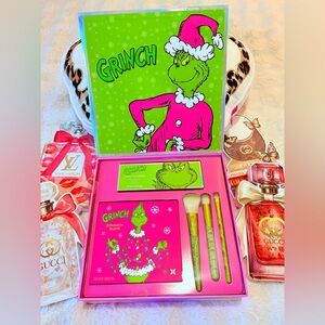 🩷🩷The Grinch Beauty Capsule Make-up gift set 🩷🩷